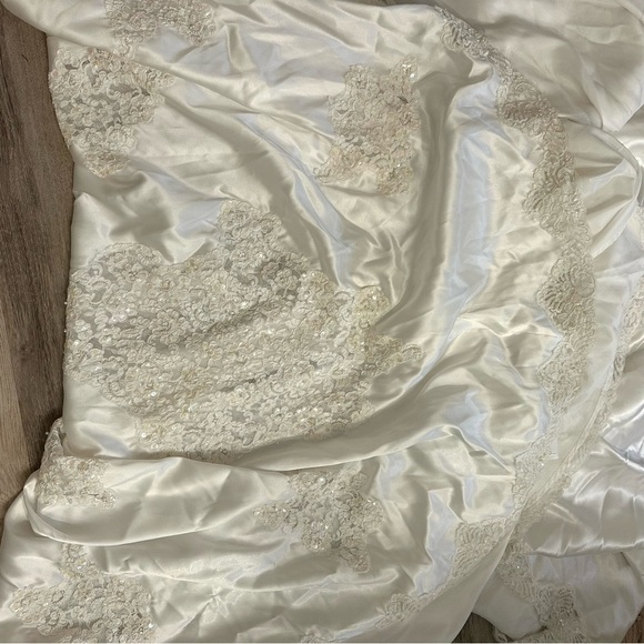 Vintage Alfred Angelo Collection Wedding Dress with long beaded Train size small - Picture 11 of 17